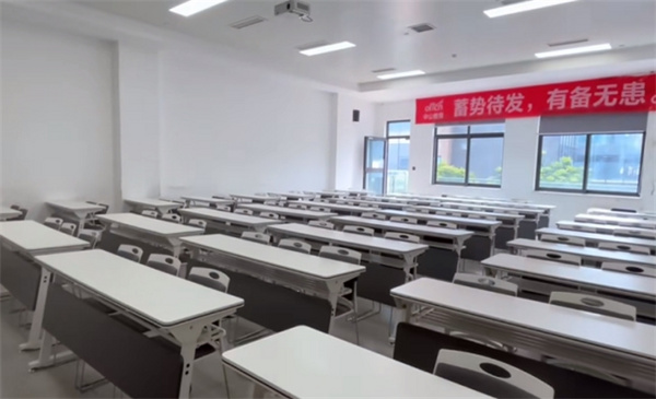 四川公考培訓(xùn)班挑選指南：對(duì)比三家頭部機(jī)構(gòu)教研與全程督學(xué)服務(wù)